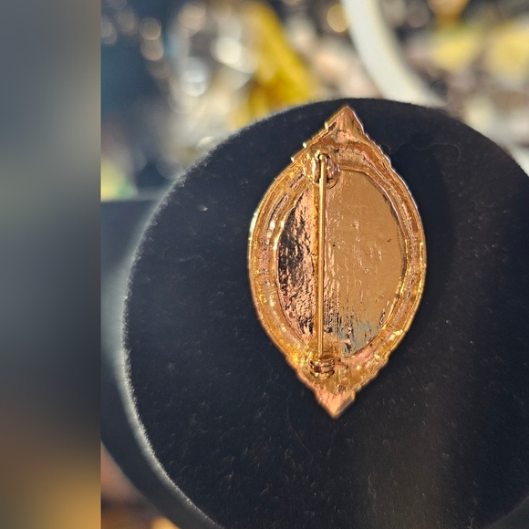 Vintage goldtone brooch w/ rhinestones - Picture 3 of 6